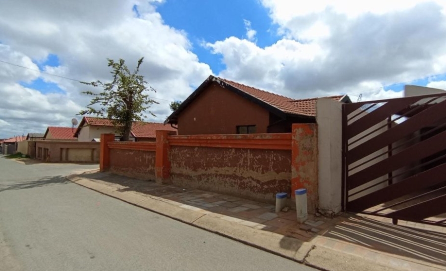 3 Bedroom Property for Sale in Clayville Gauteng