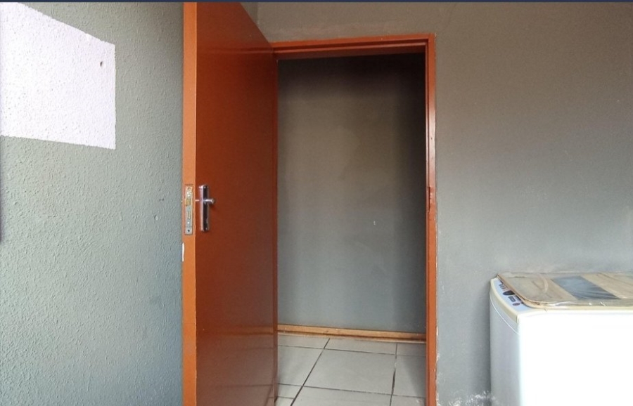 3 Bedroom Property for Sale in Clayville Gauteng