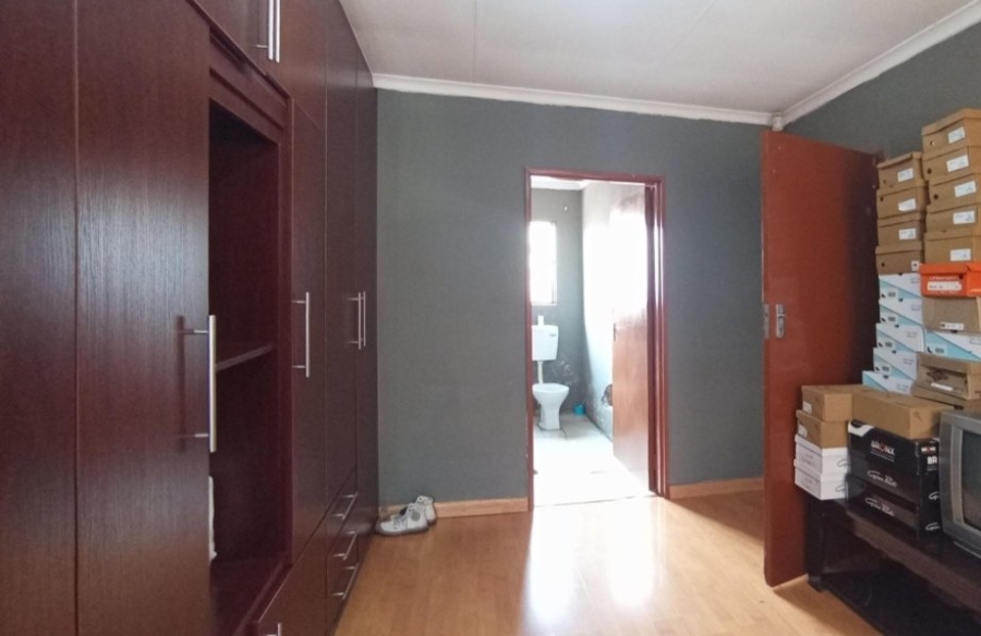 3 Bedroom Property for Sale in Clayville Gauteng