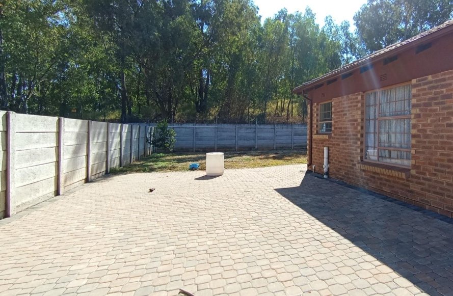 3 Bedroom Property for Sale in Clayville Gauteng