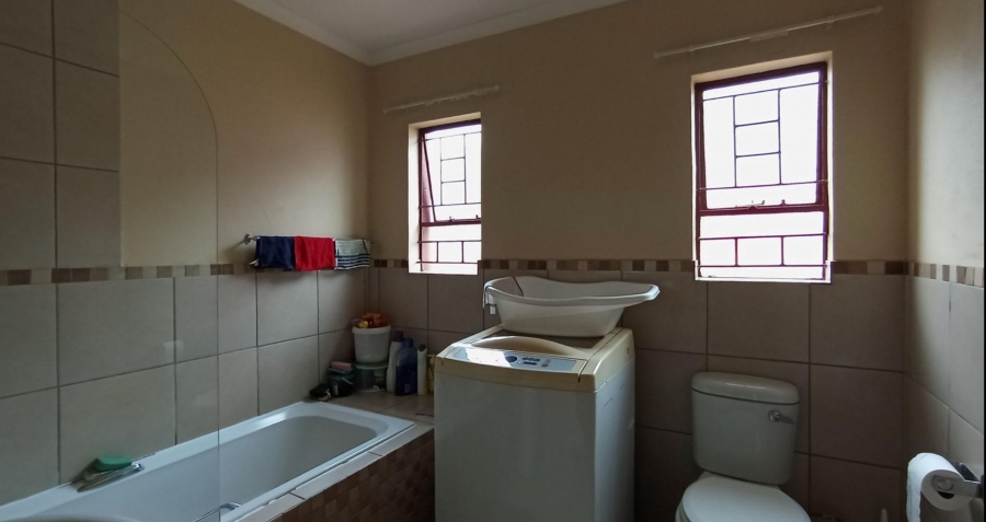3 Bedroom Property for Sale in Kosmosdal Gauteng