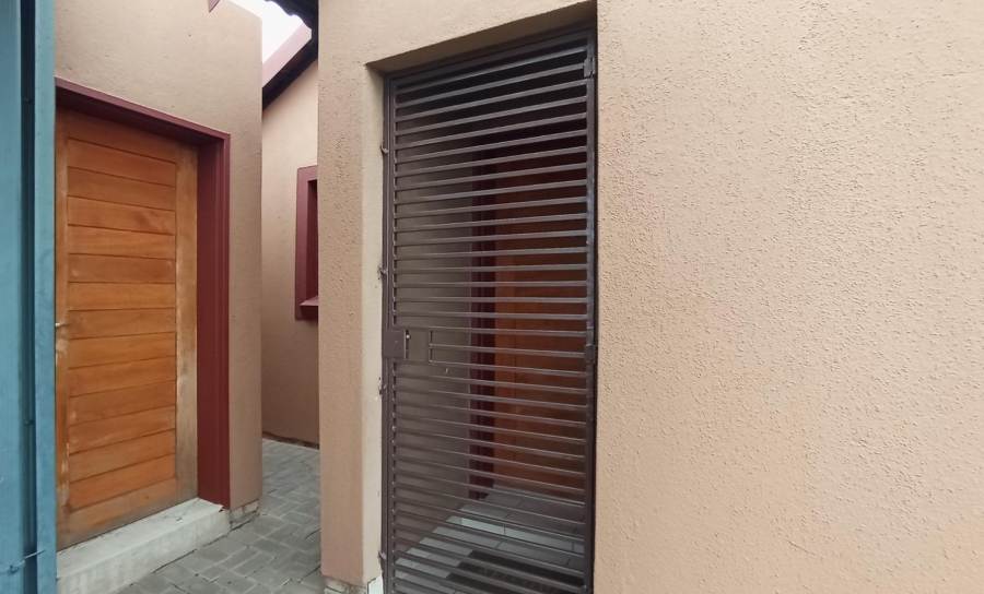 3 Bedroom Property for Sale in Kosmosdal Gauteng