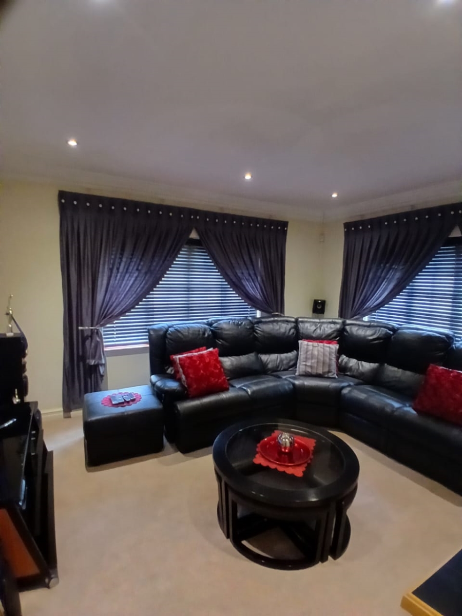 4 Bedroom Property for Sale in Florida Park Gauteng