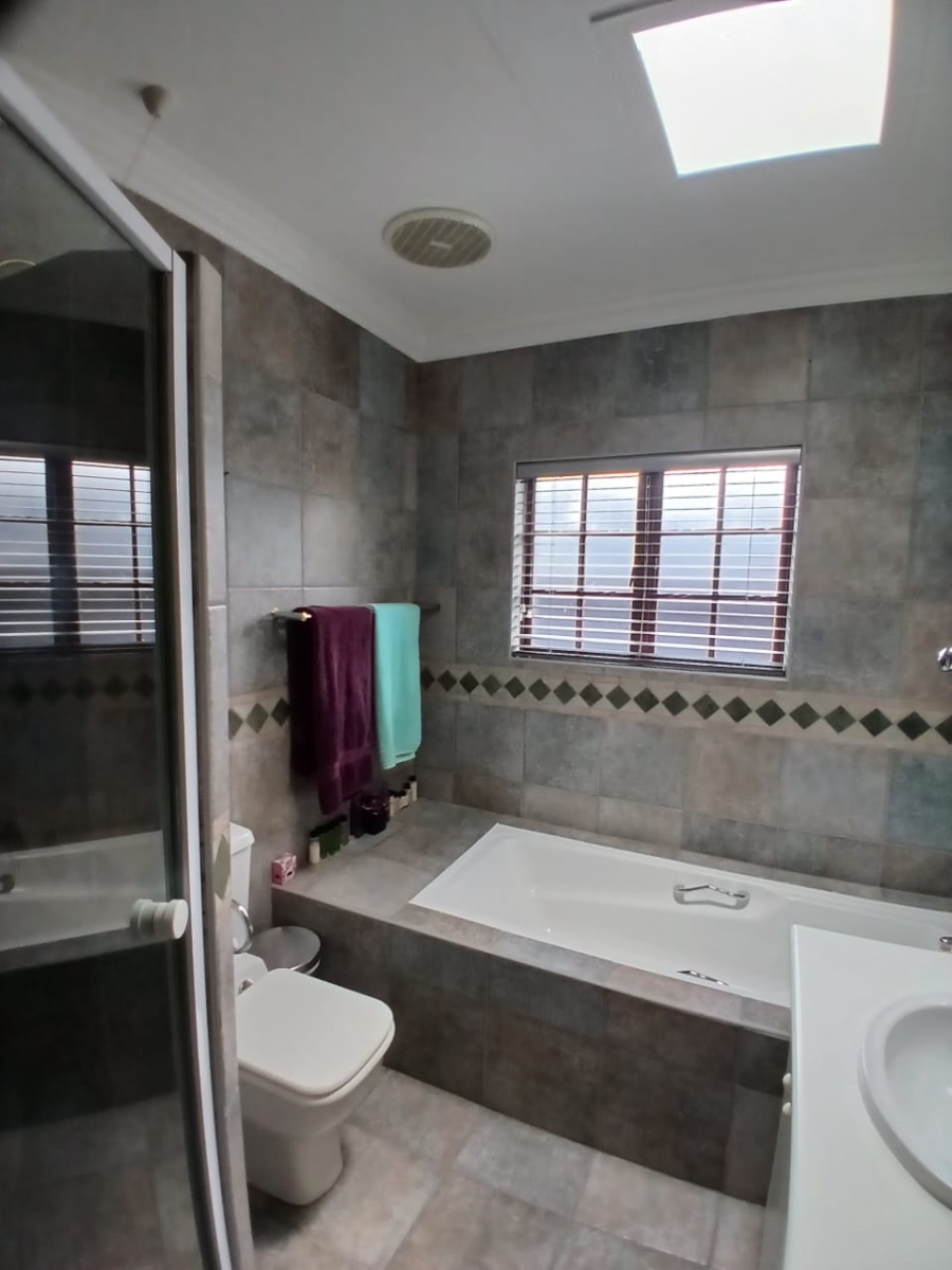 4 Bedroom Property for Sale in Florida Park Gauteng