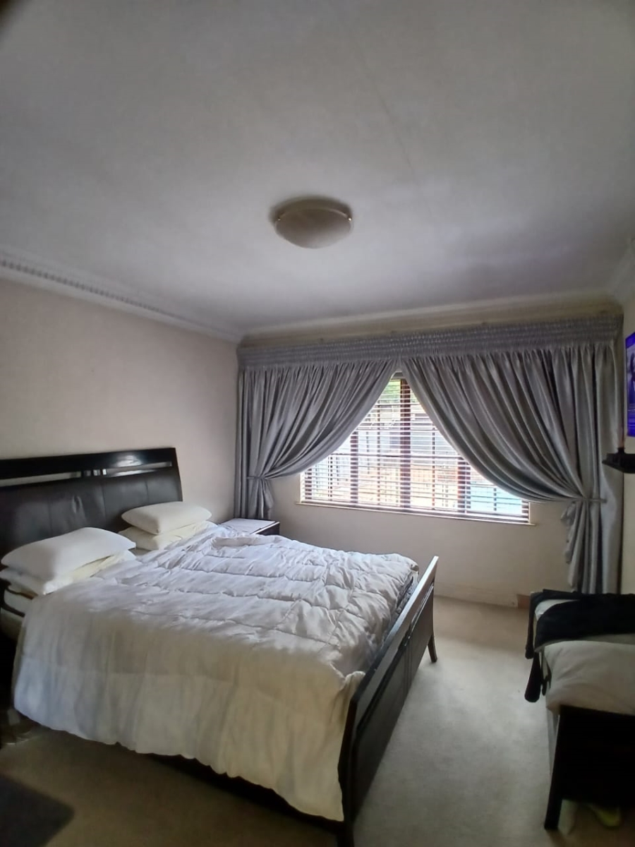 4 Bedroom Property for Sale in Florida Park Gauteng