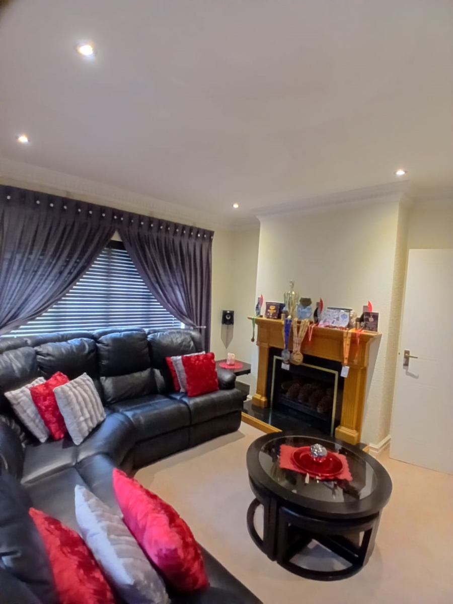 4 Bedroom Property for Sale in Florida Park Gauteng