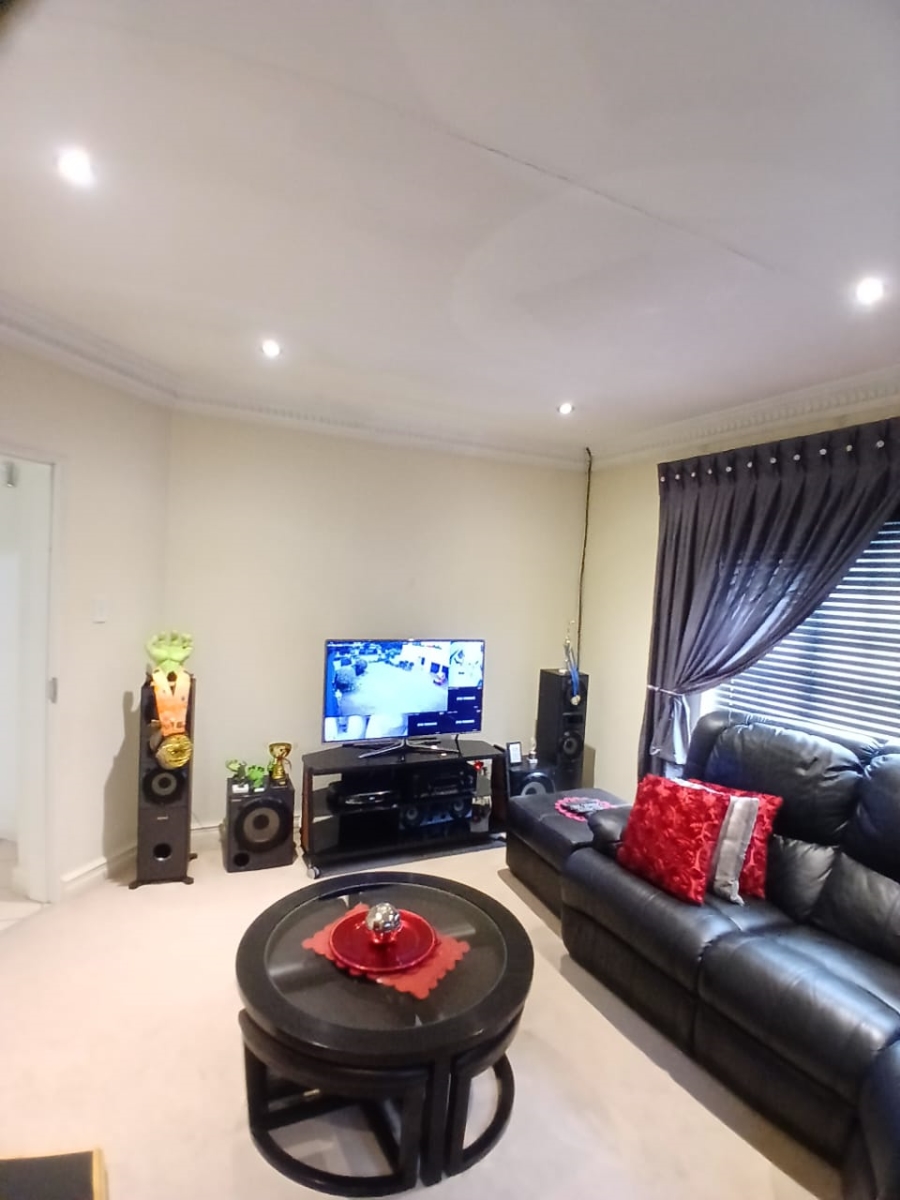 4 Bedroom Property for Sale in Florida Park Gauteng