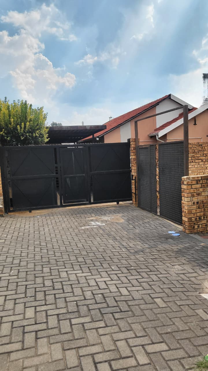 To Let  Bedroom Property for Rent in Cosmo City Gauteng