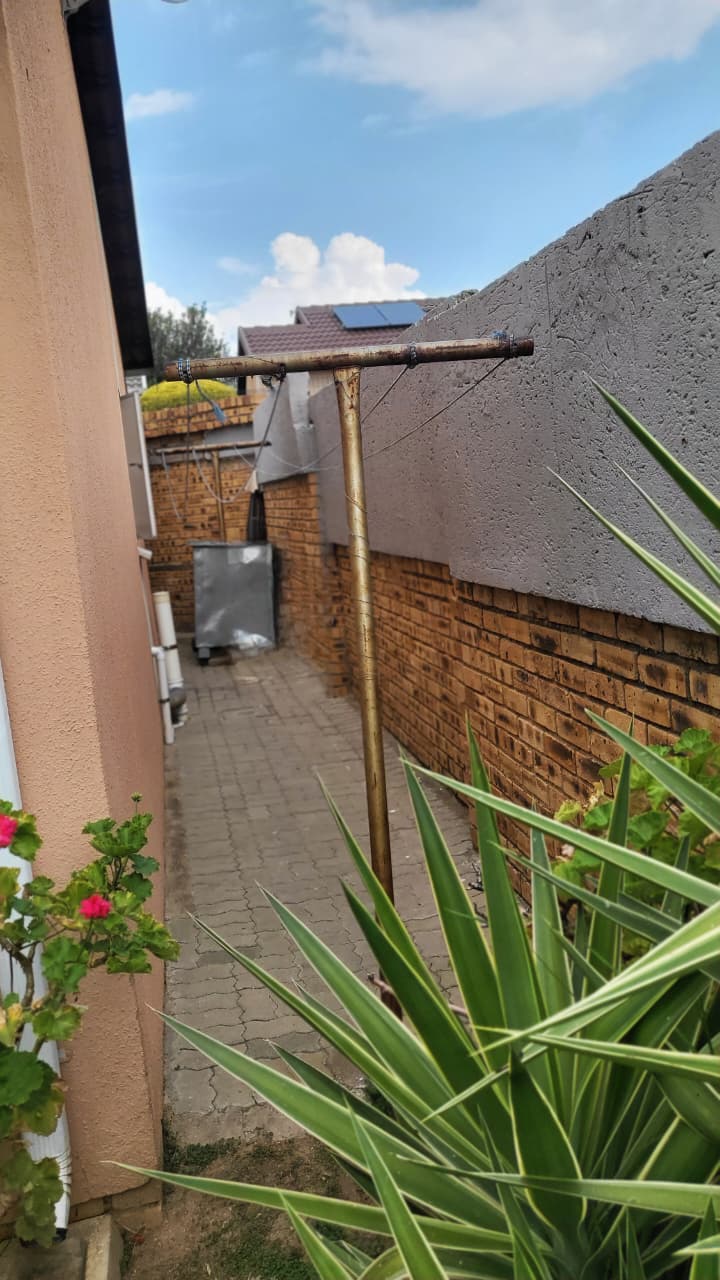To Let  Bedroom Property for Rent in Cosmo City Gauteng
