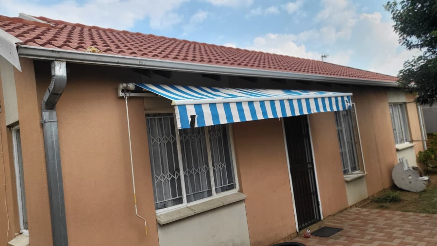 To Let  Bedroom Property for Rent in Cosmo City Gauteng