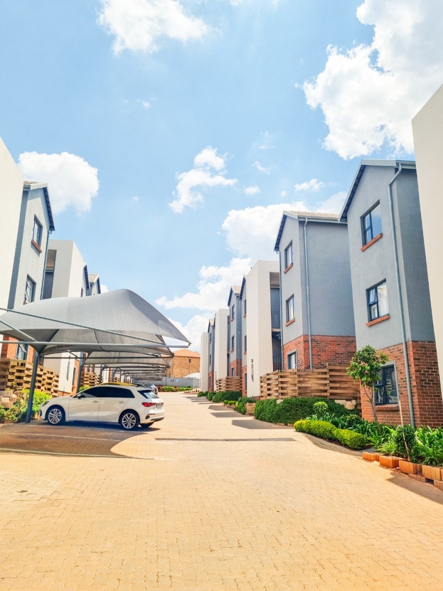 3 Bedroom Property for Sale in Little Falls Gauteng