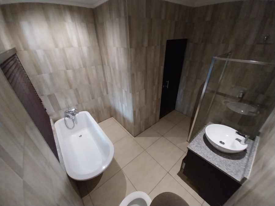 To Let 2 Bedroom Property for Rent in Glenanda Gauteng