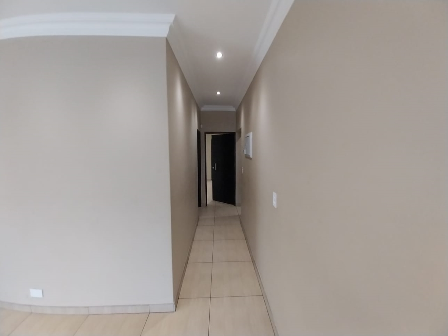To Let 2 Bedroom Property for Rent in Glenanda Gauteng