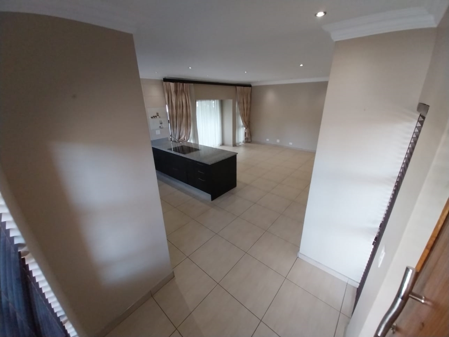 To Let 2 Bedroom Property for Rent in Glenanda Gauteng