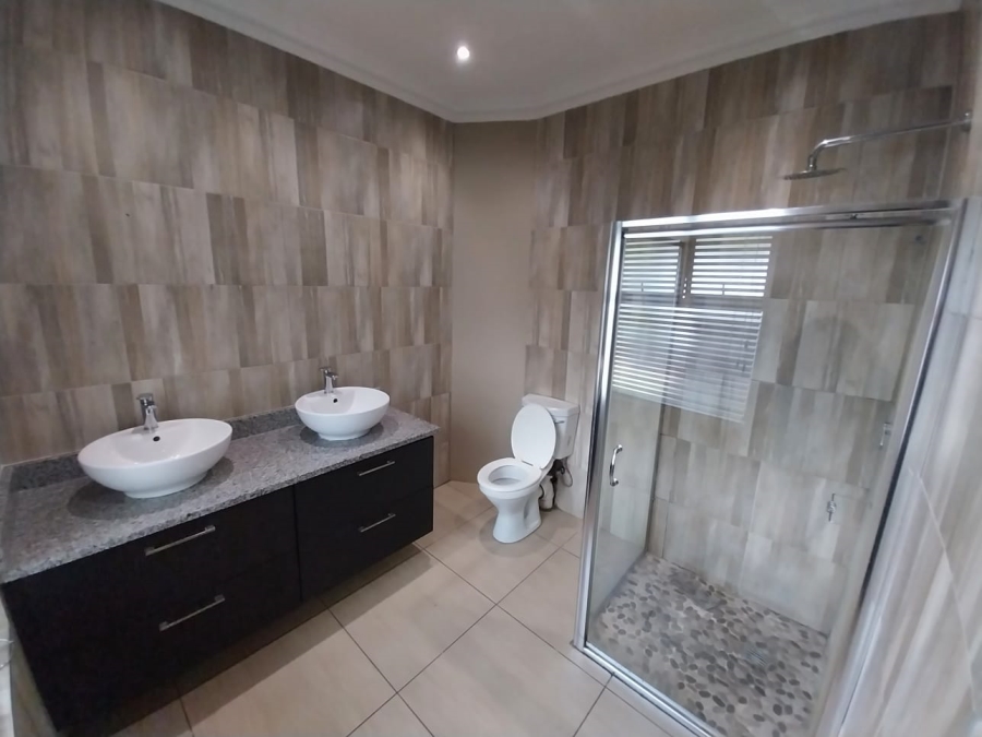 To Let 2 Bedroom Property for Rent in Glenanda Gauteng