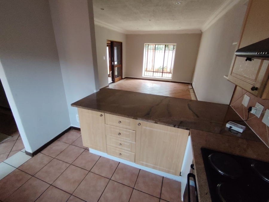 To Let 3 Bedroom Property for Rent in Monavoni Gauteng