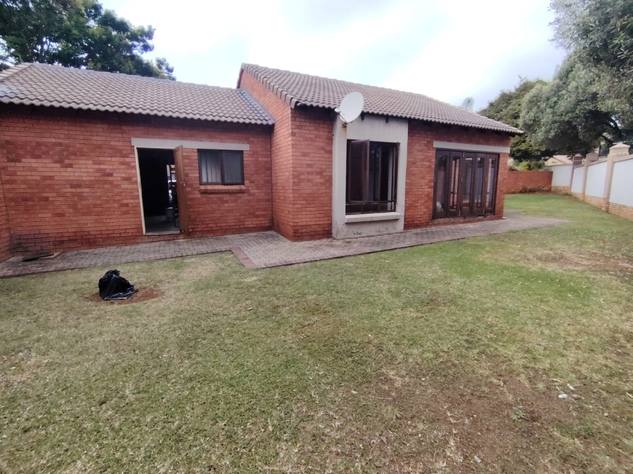 To Let 3 Bedroom Property for Rent in Monavoni Gauteng