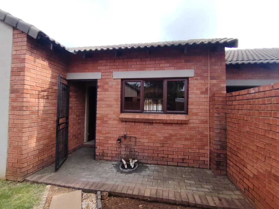 To Let 3 Bedroom Property for Rent in Monavoni Gauteng