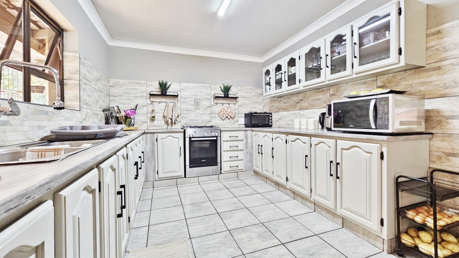  Bedroom Property for Sale in Unitas Park Gauteng