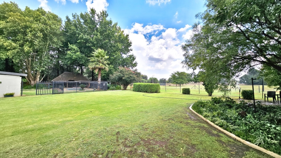  Bedroom Property for Sale in Unitas Park Gauteng