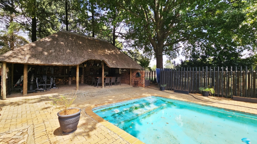  Bedroom Property for Sale in Unitas Park Gauteng