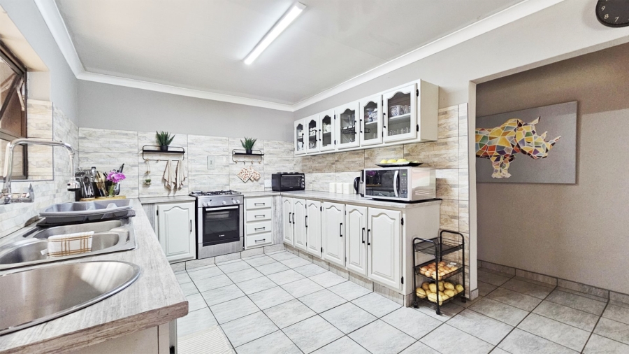  Bedroom Property for Sale in Unitas Park Gauteng