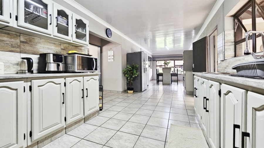  Bedroom Property for Sale in Unitas Park Gauteng