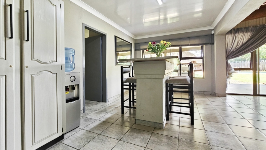  Bedroom Property for Sale in Unitas Park Gauteng