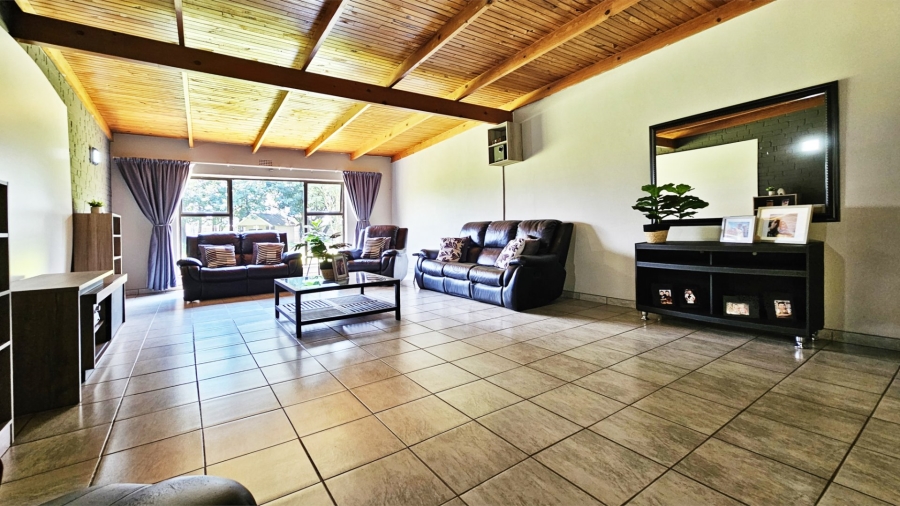  Bedroom Property for Sale in Unitas Park Gauteng