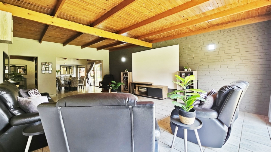  Bedroom Property for Sale in Unitas Park Gauteng