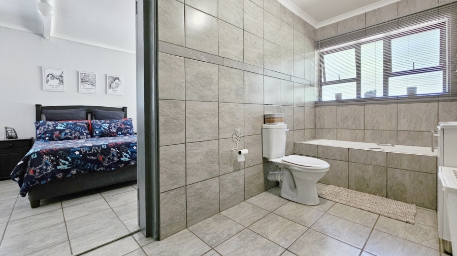  Bedroom Property for Sale in Unitas Park Gauteng