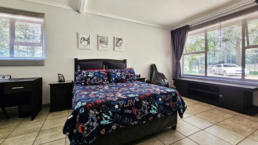  Bedroom Property for Sale in Unitas Park Gauteng
