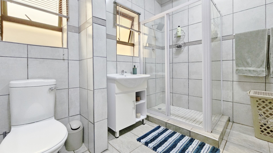  Bedroom Property for Sale in Unitas Park Gauteng