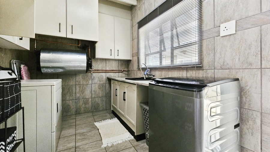  Bedroom Property for Sale in Unitas Park Gauteng