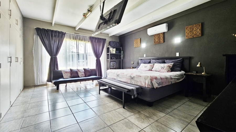  Bedroom Property for Sale in Unitas Park Gauteng