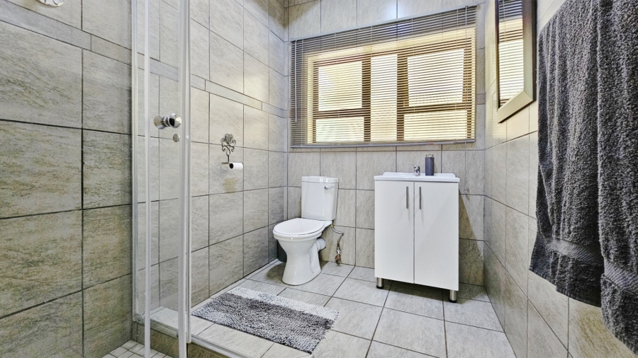  Bedroom Property for Sale in Unitas Park Gauteng