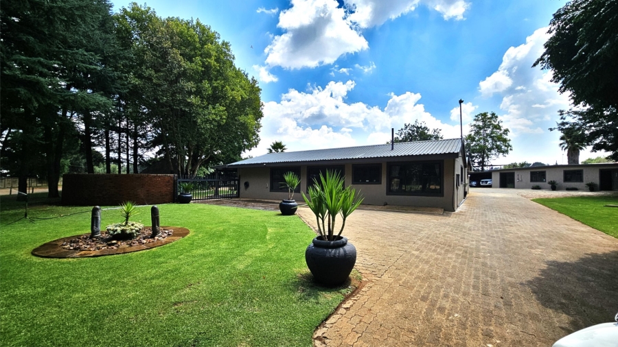  Bedroom Property for Sale in Unitas Park Gauteng