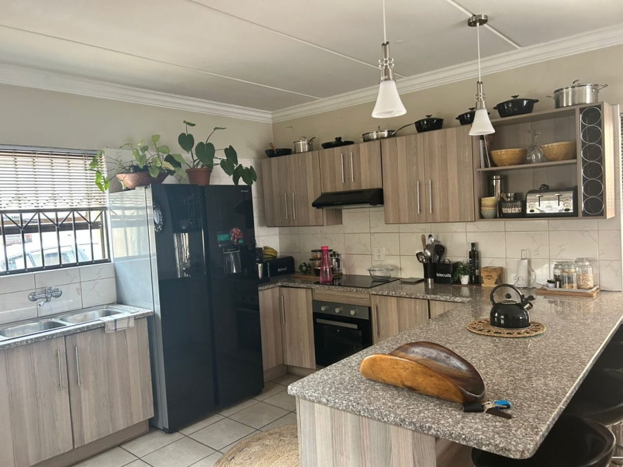 To Let 3 Bedroom Property for Rent in Amandasig Gauteng