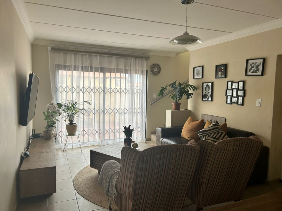 To Let 3 Bedroom Property for Rent in Amandasig Gauteng