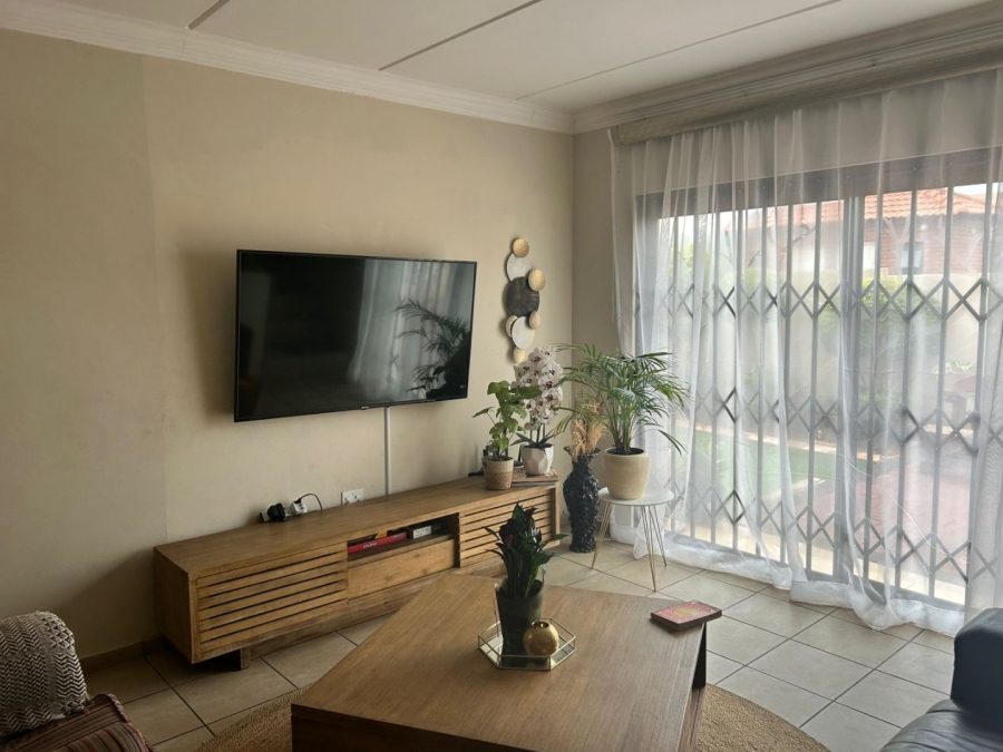 To Let 3 Bedroom Property for Rent in Amandasig Gauteng