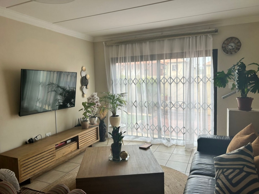 To Let 3 Bedroom Property for Rent in Amandasig Gauteng