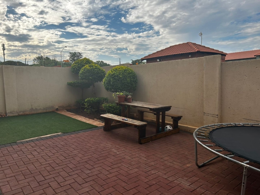 To Let 3 Bedroom Property for Rent in Amandasig Gauteng