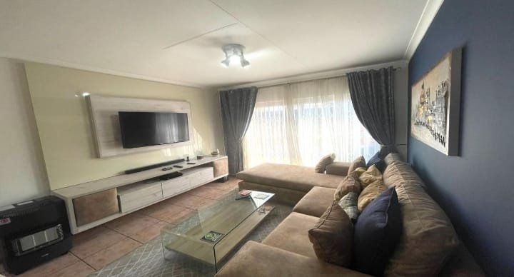2 Bedroom Property for Sale in Vorna Valley Gauteng