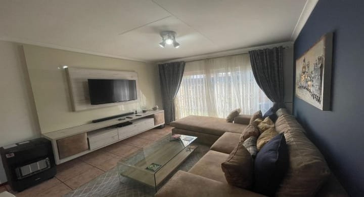 2 Bedroom Property for Sale in Vorna Valley Gauteng