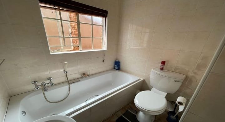 2 Bedroom Property for Sale in Vorna Valley Gauteng