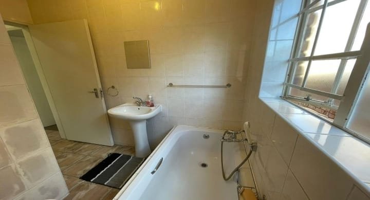 2 Bedroom Property for Sale in Vorna Valley Gauteng