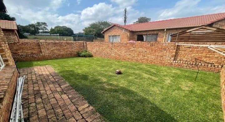 2 Bedroom Property for Sale in Vorna Valley Gauteng
