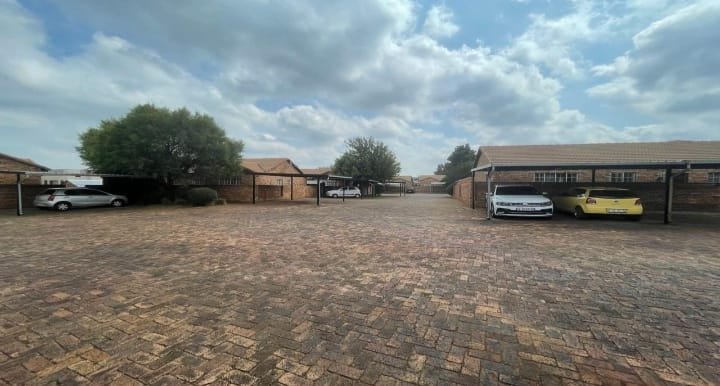 2 Bedroom Property for Sale in Vorna Valley Gauteng