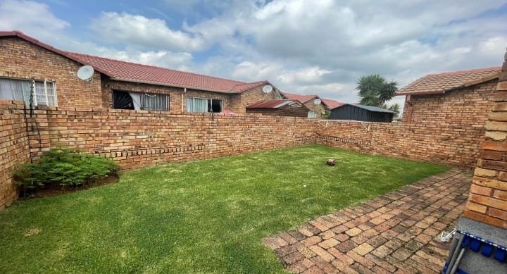 2 Bedroom Property for Sale in Vorna Valley Gauteng