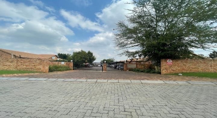 2 Bedroom Property for Sale in Vorna Valley Gauteng